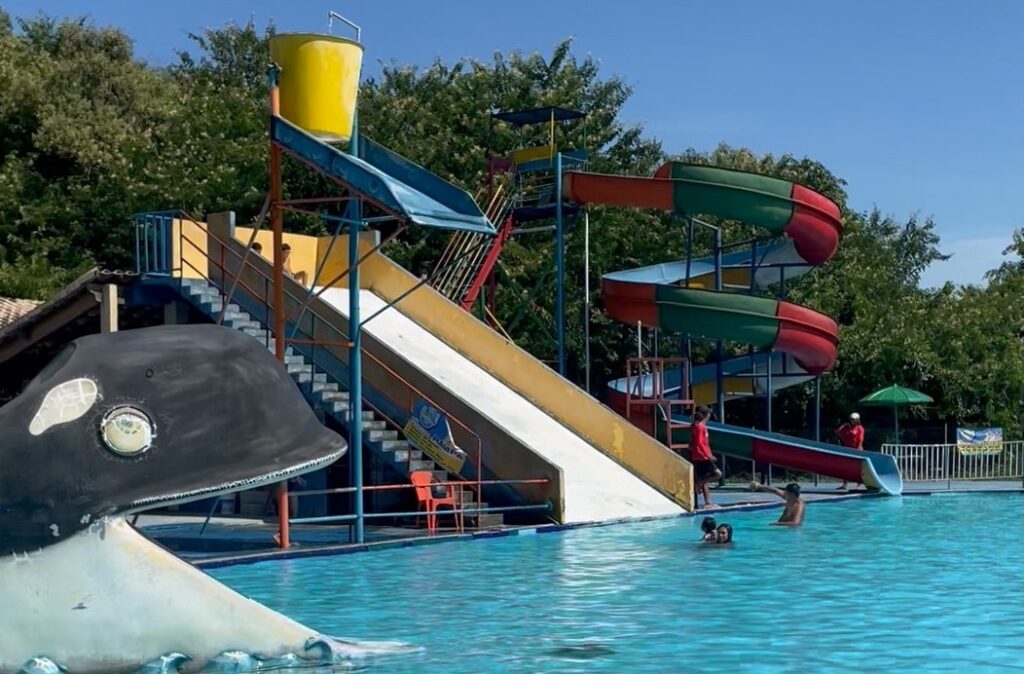 Piscina e Toboágua no Aquadventure Park